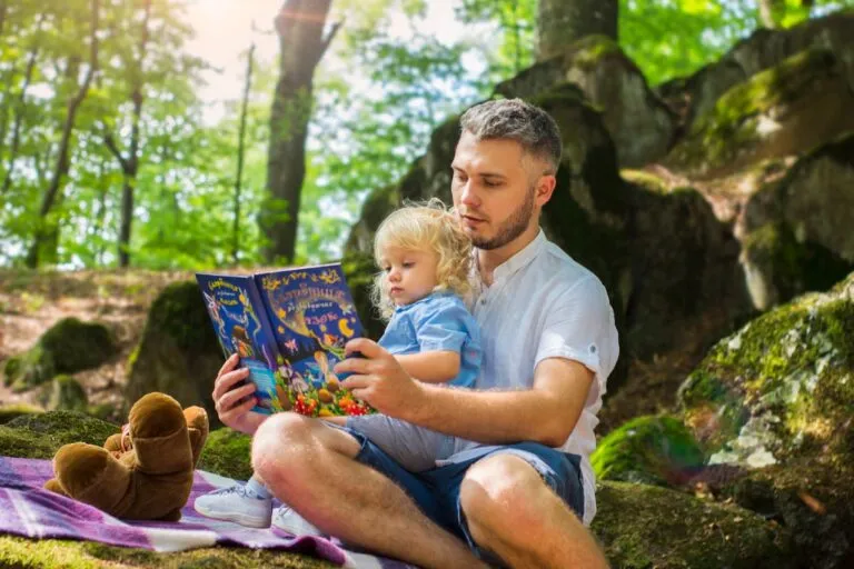 Membaca di Ruang Terbuka_ Manfaat dan Tips Menikmati Buku di Alam