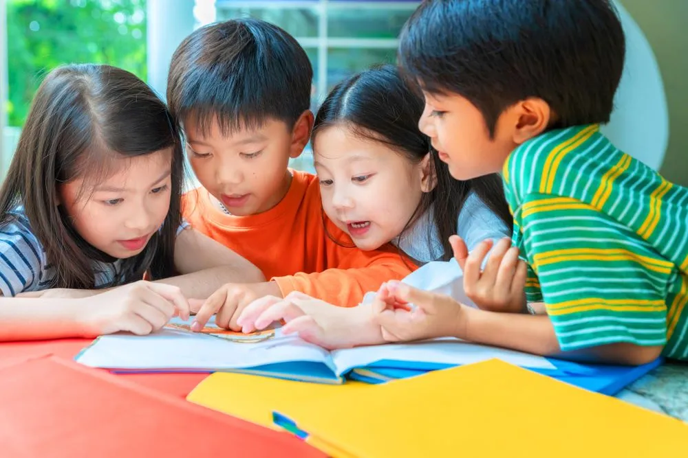 asian kids read